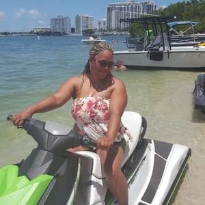 Meet your Posher, Latosha